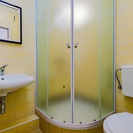 Nice In Pupnat With Wifi And 5 Bedrooms * Pupnatska Luka
