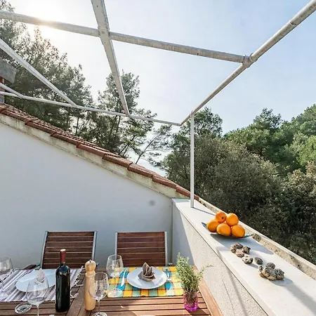 Nyaraló Nice In Pupnat With Wifi And 5 Bedrooms Pupnatska Luka