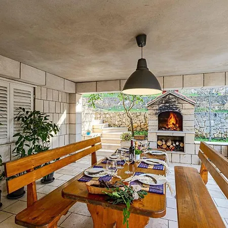 Nice In Pupnat With Wifi And 5 Bedrooms Nyaraló *