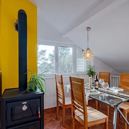 Nyaraló Nice In Pupnat With Wifi And 5 Bedrooms Pupnatska Luka
