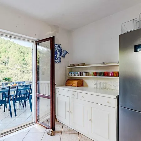 Nice In Pupnat With Wifi And 5 Bedrooms Pupnatska Luka