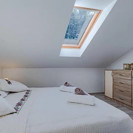 Nyaraló Nice In Pupnat With Wifi And 5 Bedrooms Pupnatska Luka