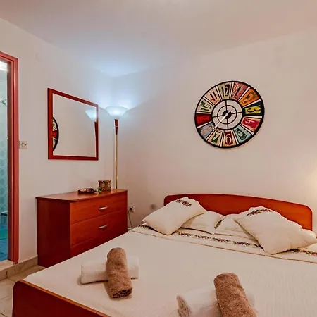 Nice In Pupnat With Wifi And 5 Bedrooms Pupnatska Luka