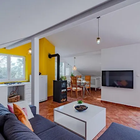 Nice In Pupnat With Wifi And 5 Bedrooms * Pupnatska Luka