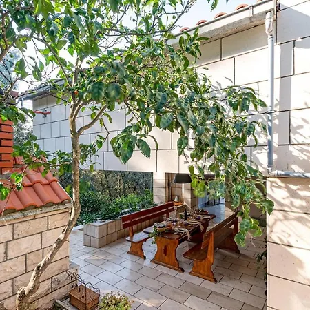 Prázdninový dům Nice In Pupnat With Wifi And 5 Bedrooms *