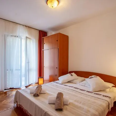 Prázdninový dům Nice In Pupnat With Wifi And 5 Bedrooms Pupnatska Luka