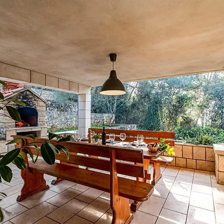 Nice In Pupnat With Wifi And 5 Bedrooms