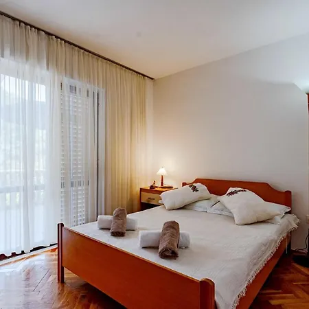 Prázdninový dům Nice In Pupnat With Wifi And 5 Bedrooms Pupnatska Luka