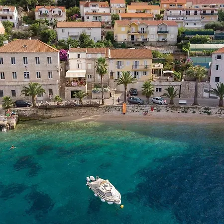 Nice In Pupnat With Wifi And 5 Bedrooms